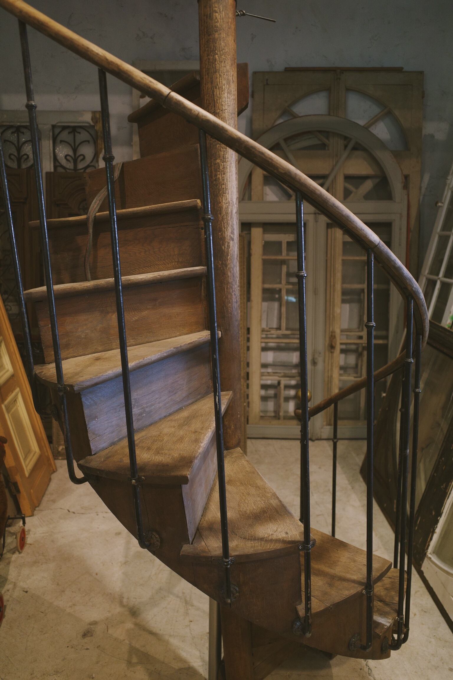 階段/螺旋階段/撮影アイテム/空間装飾/ディスプレイ/アンティーク/貴重