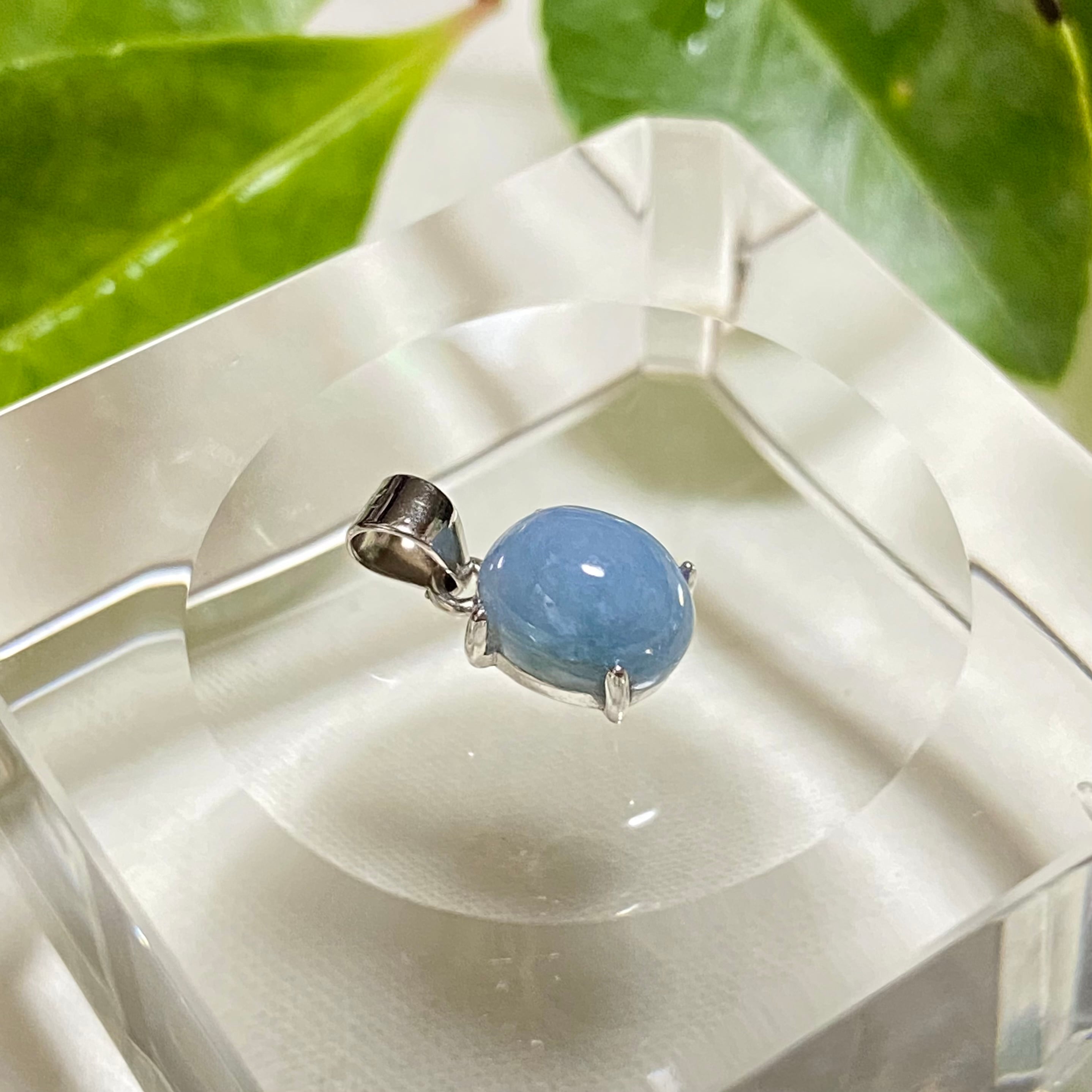 糸魚川翡翠入コン沢青10金丸ペントップ