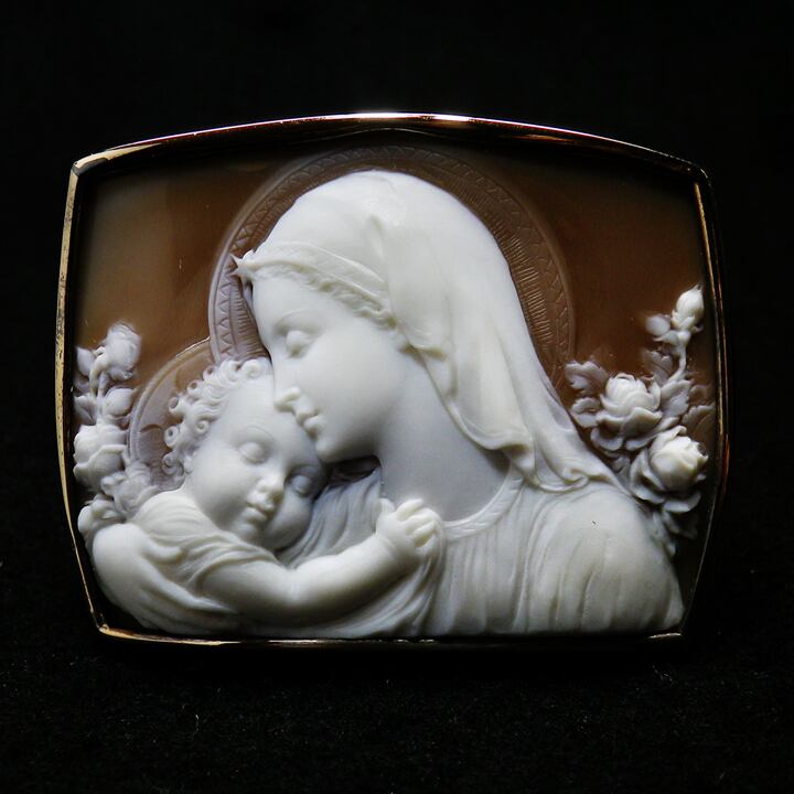 ジョヴァンニ・ノト作 希少 生命感あふれる母子像のカメオ | Cameo