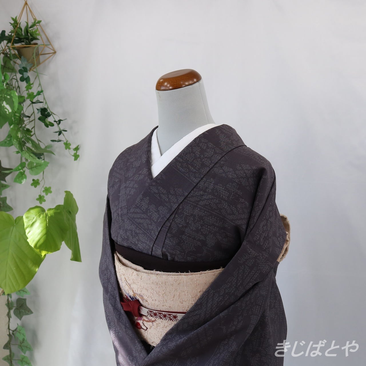 結城紬 逸品 身丈155cm 裄丈64cm 正絹 結城紬 逸品 身丈155cm 裄丈63cm