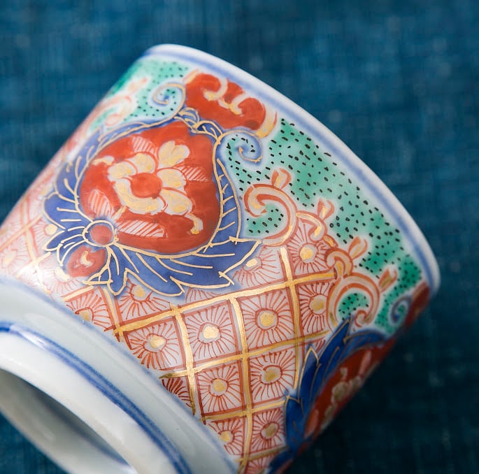 伊万里 のぞき猪口 色絵金彩 覗 盃 おちょこ 酒器 窓絵 牡丹 経菱 四方