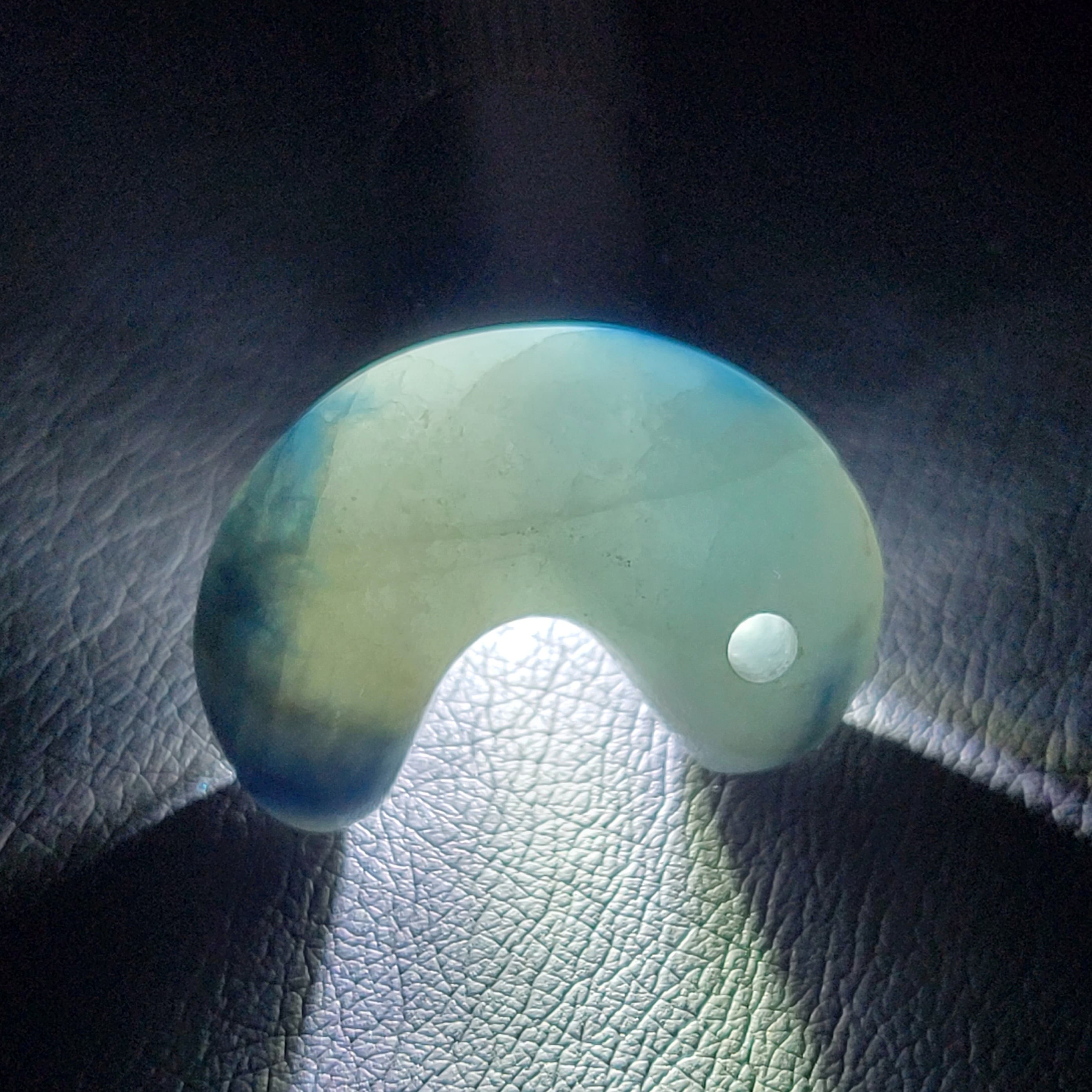 入コン沢 勾玉:糸魚川翡翠 BMT0440 | 糸魚川翡翠工芸家 赤羽可行BASE