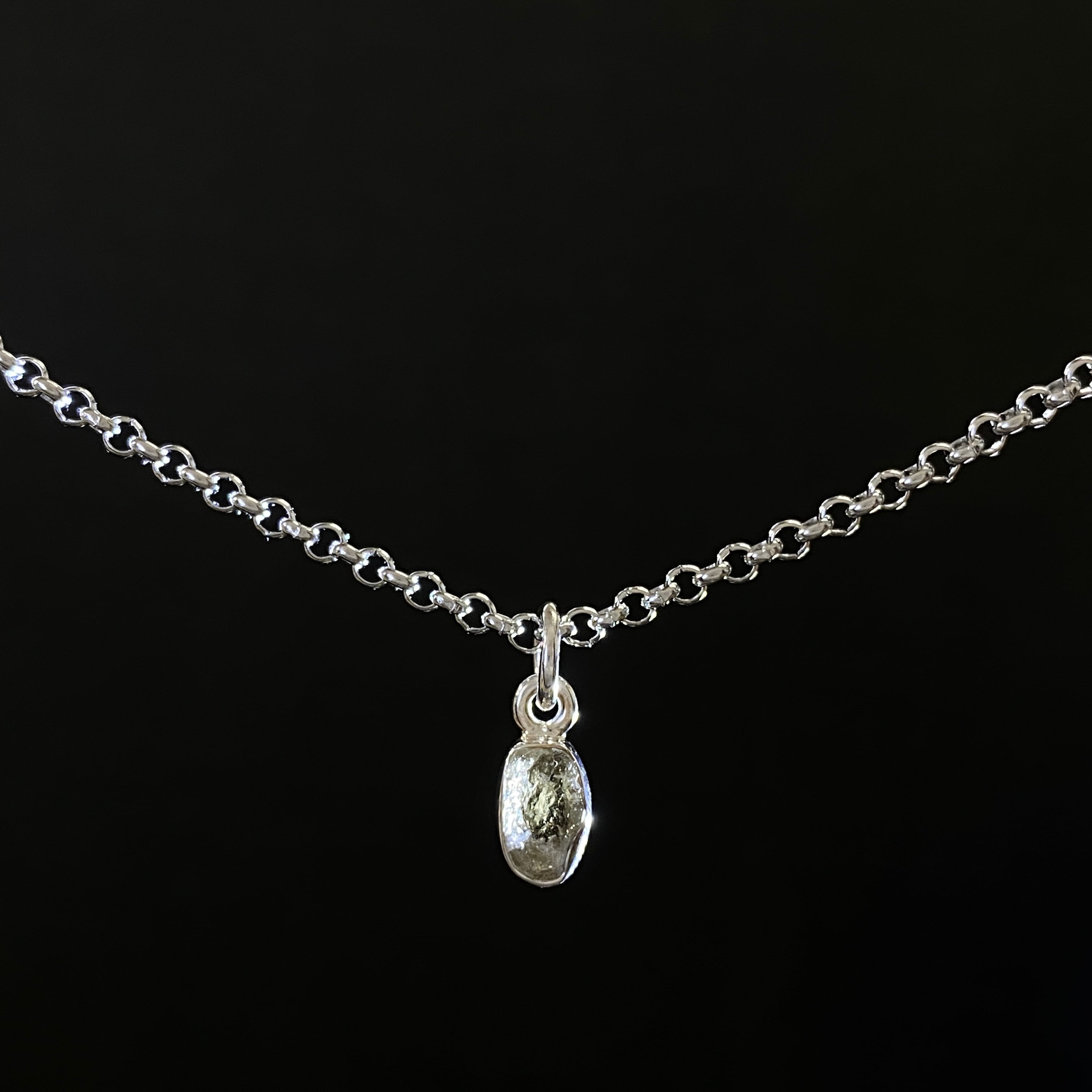 Moldavite モルダバイト | 【隕石屋】METEOS（メテオス）