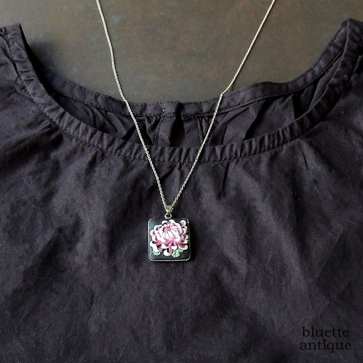 ヴィンテージ トシカネジュエリー 有田焼 大輪古典菊 ペンダントトップ