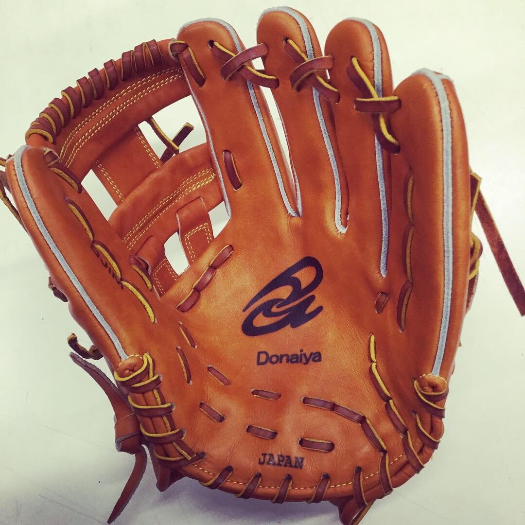 ドナイヤ】硬式内野手用 サイズ7 山田哲人選手使用モデル右投げ【湯