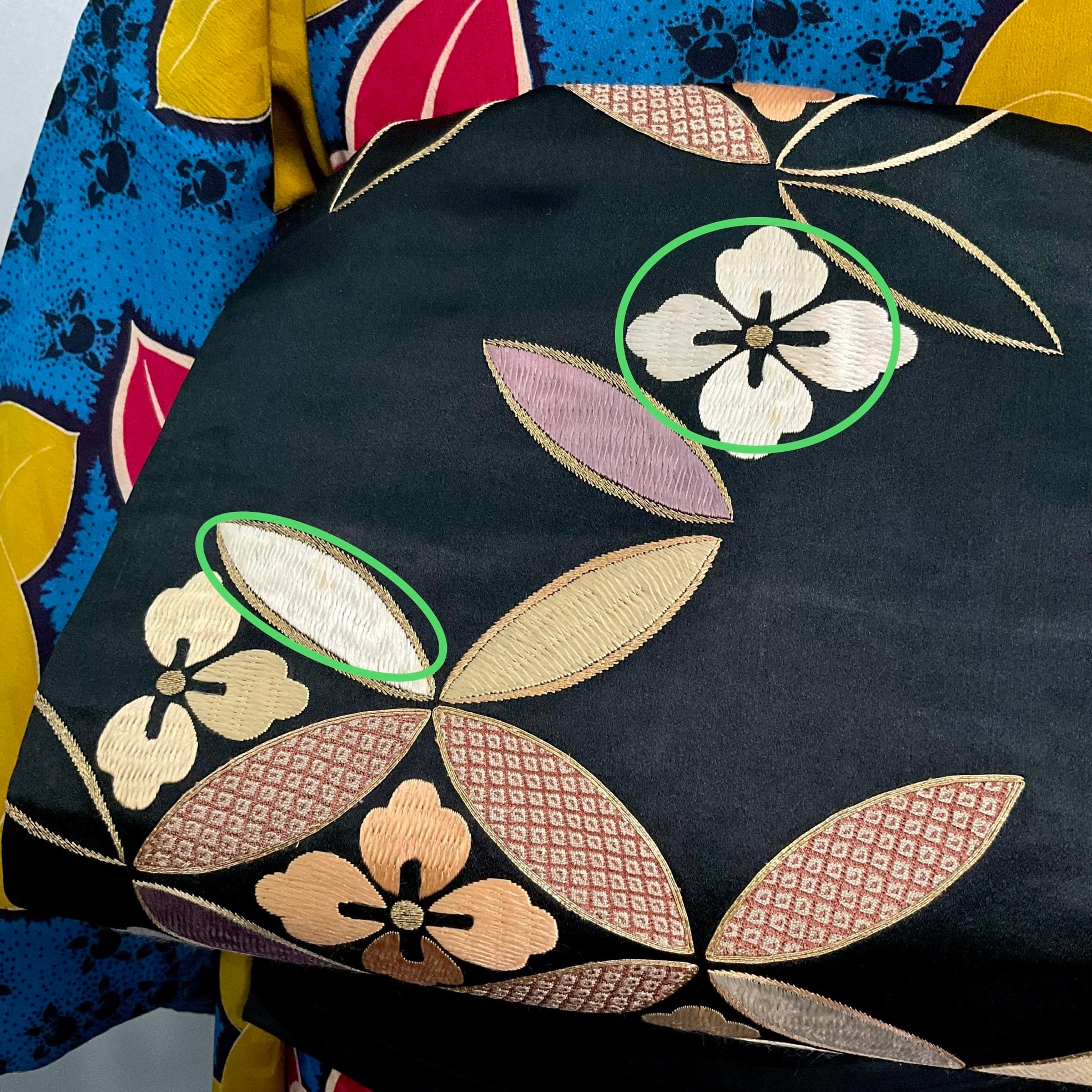 七宝×花菱＊刺繍 花 黒繻子 アンティーク名古屋帯 A504 | kimono tento