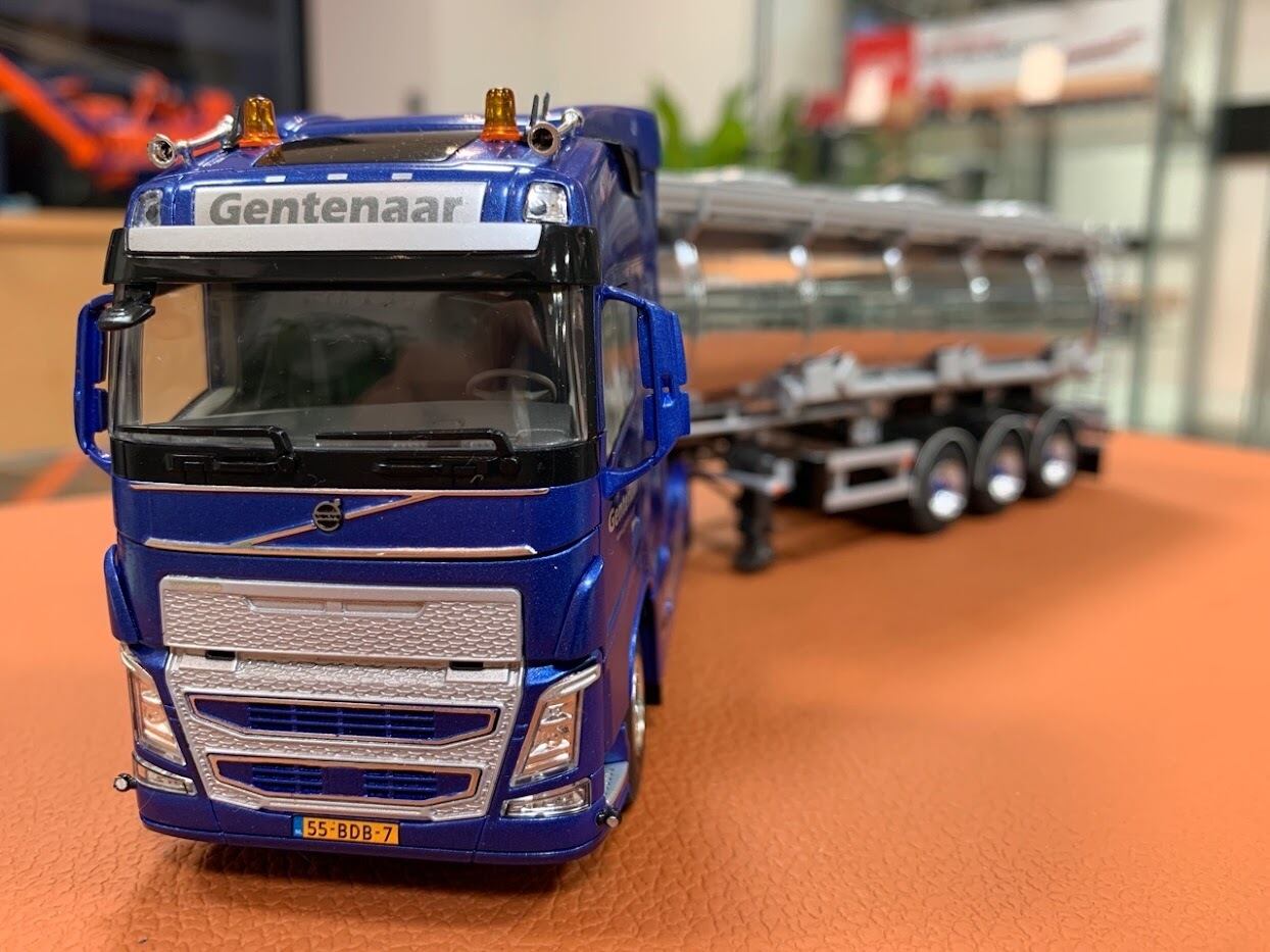 WSI 1/50 VOLVO FH4 SLEEPER CAB 4X2 TIPPER TRAILER - 3 AXLE AUGST