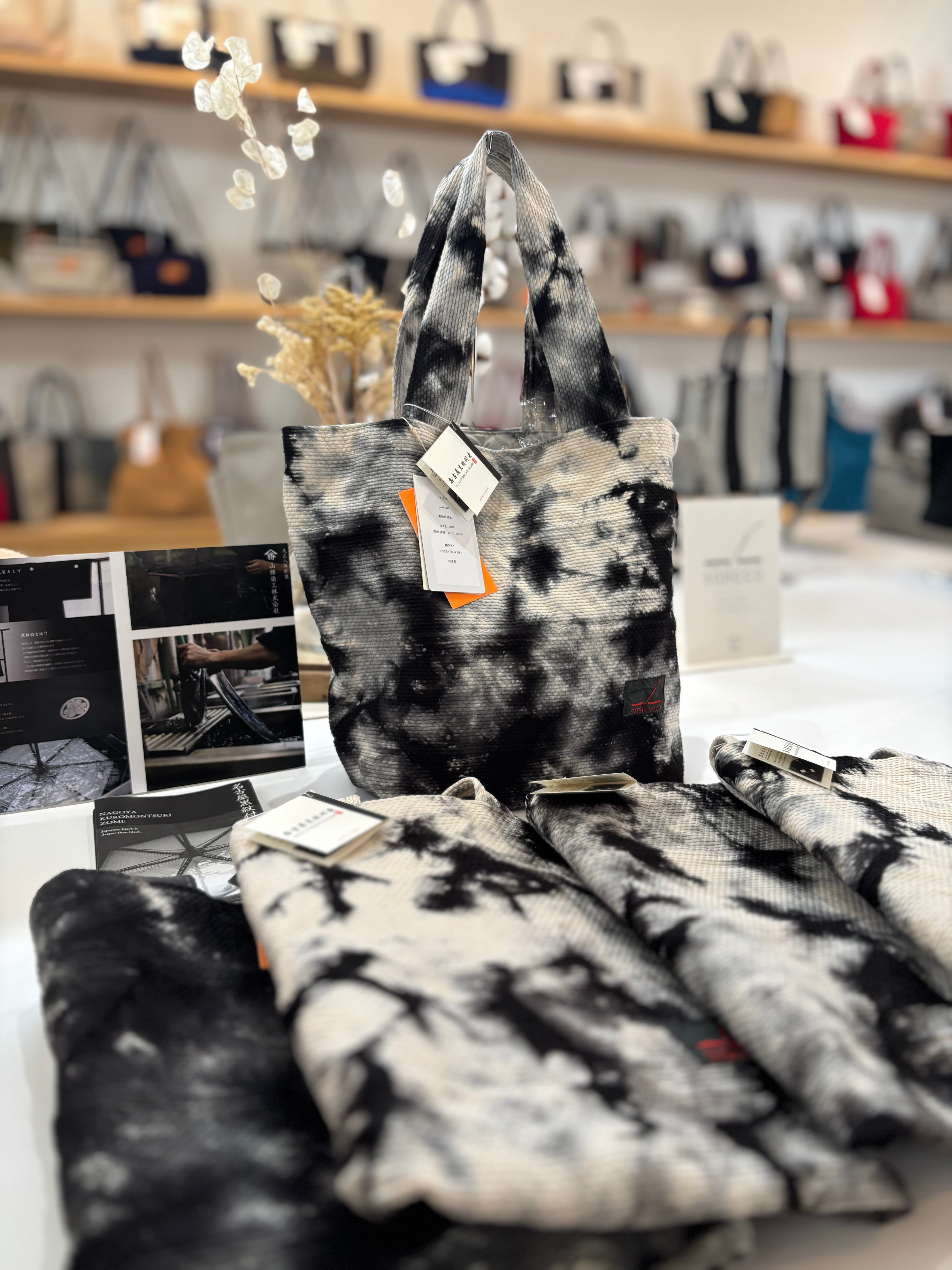 公式WEBショップ限定】名古屋黒紋付染 Tote 40 | sasicco公式Webショップ