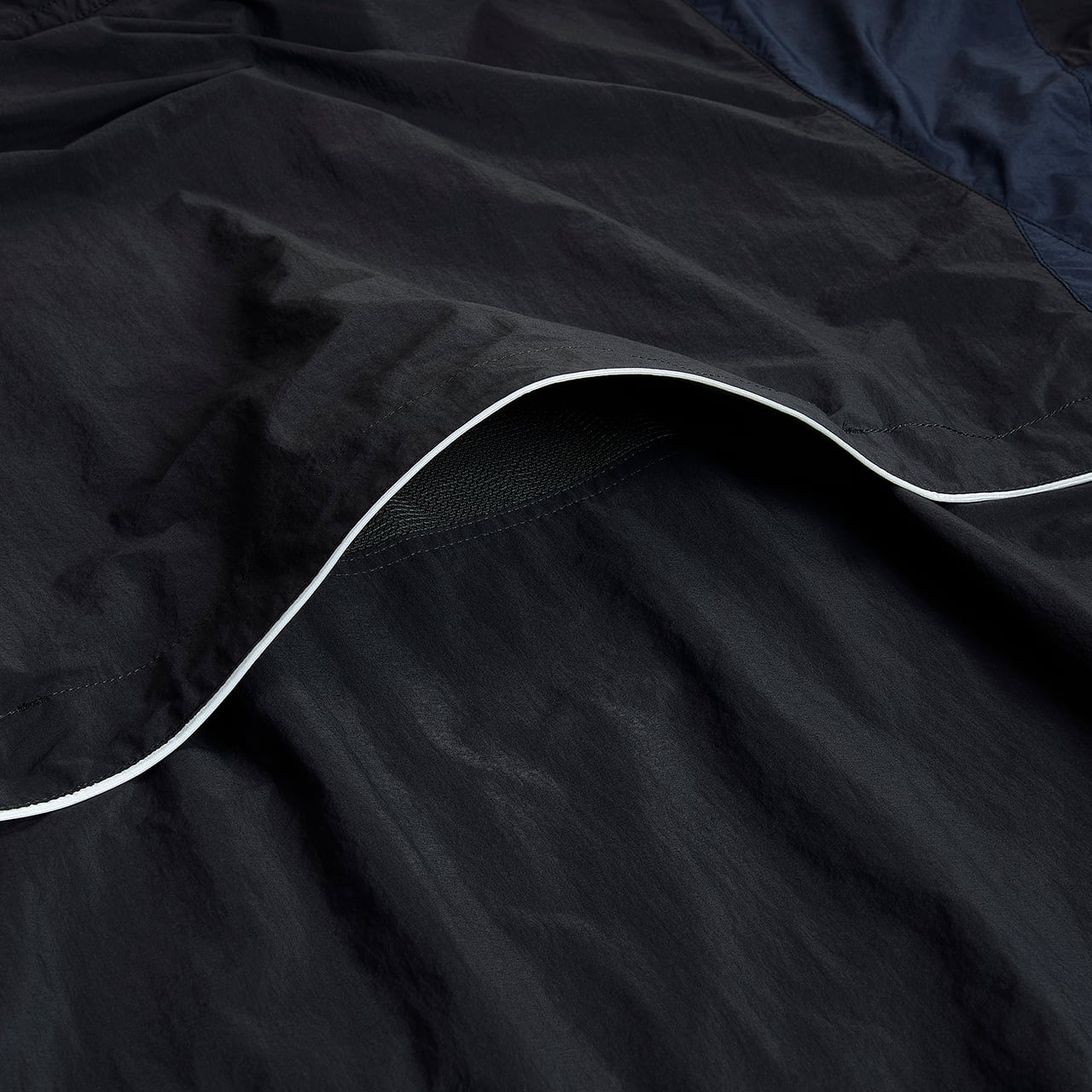 everyone two-tone light weight nylon jacket (BLACK/NAVY) | everyone