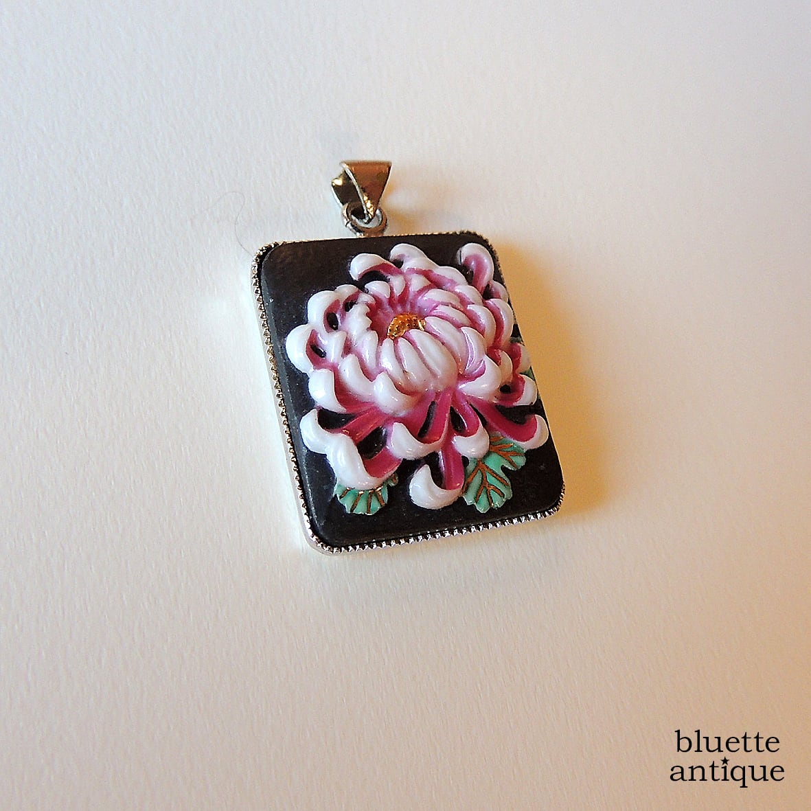 ヴィンテージ トシカネジュエリー 有田焼 大輪古典菊 ペンダントトップ