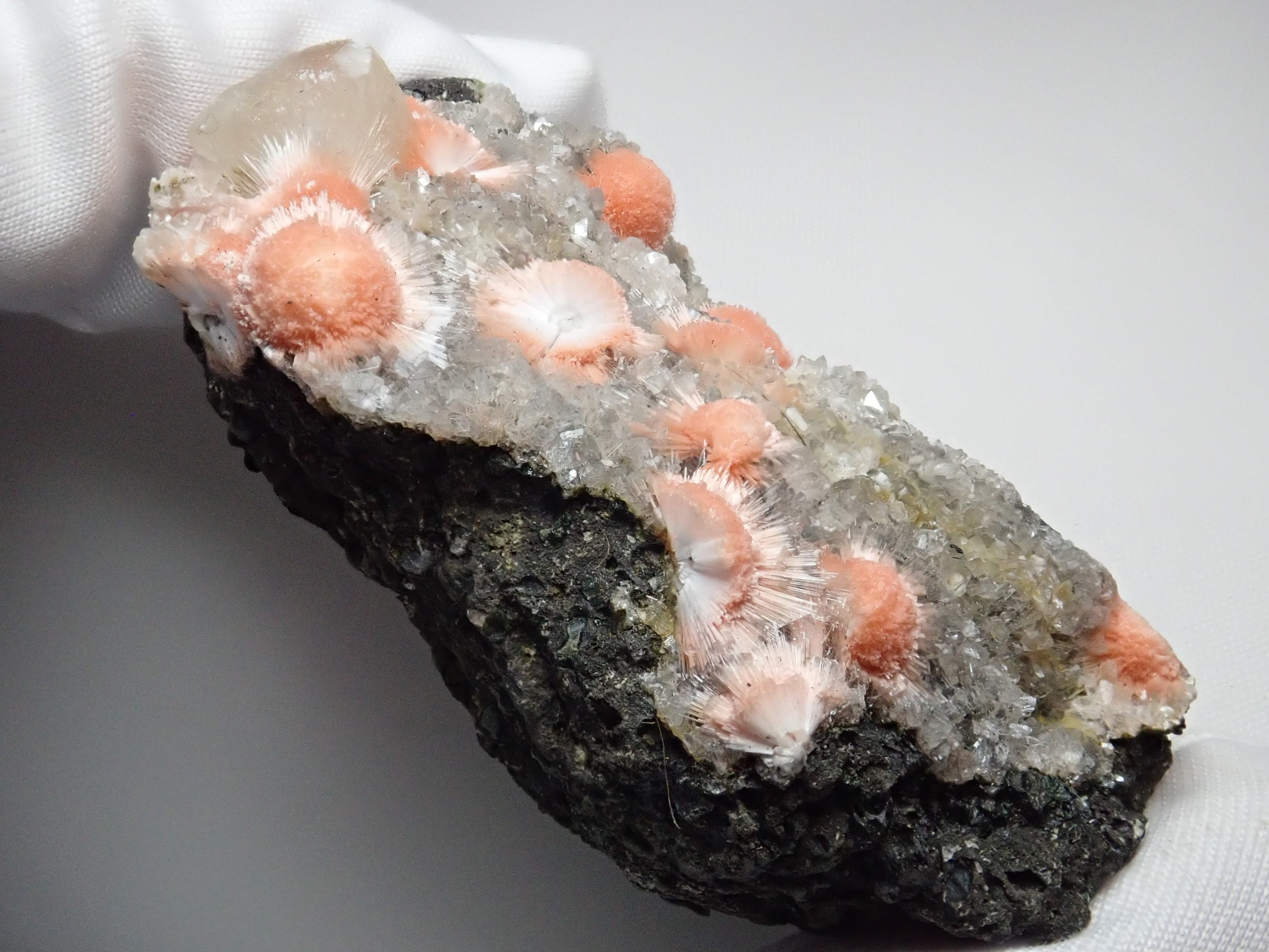 トムソナイト＋メソライト 結晶原石 インド R4620F | MineralQuest