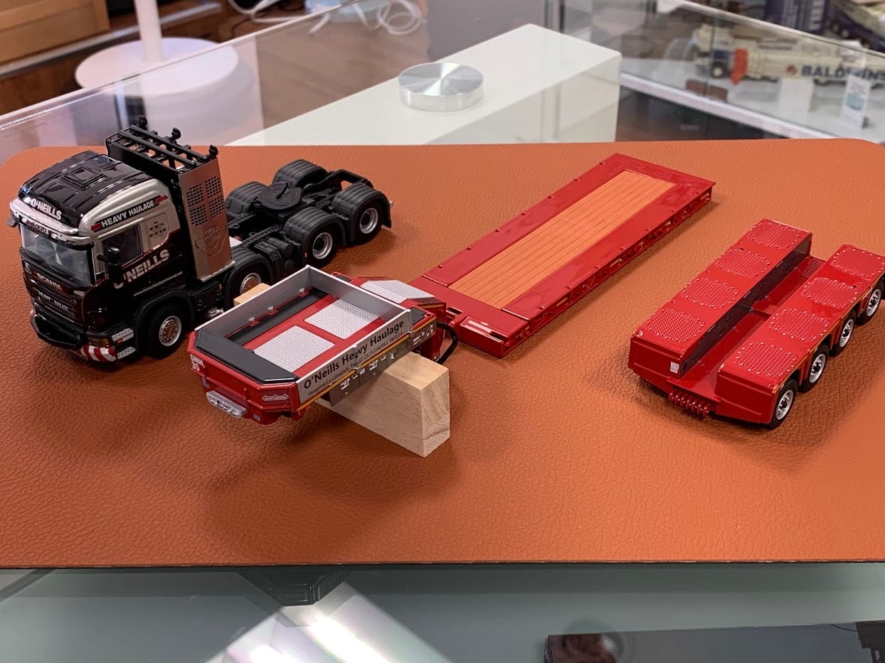 WSI 1/50 SCANIA R5 HIGHLINE 8X4 LOWLOADER EURO - 4 AXLE O'NEILLS