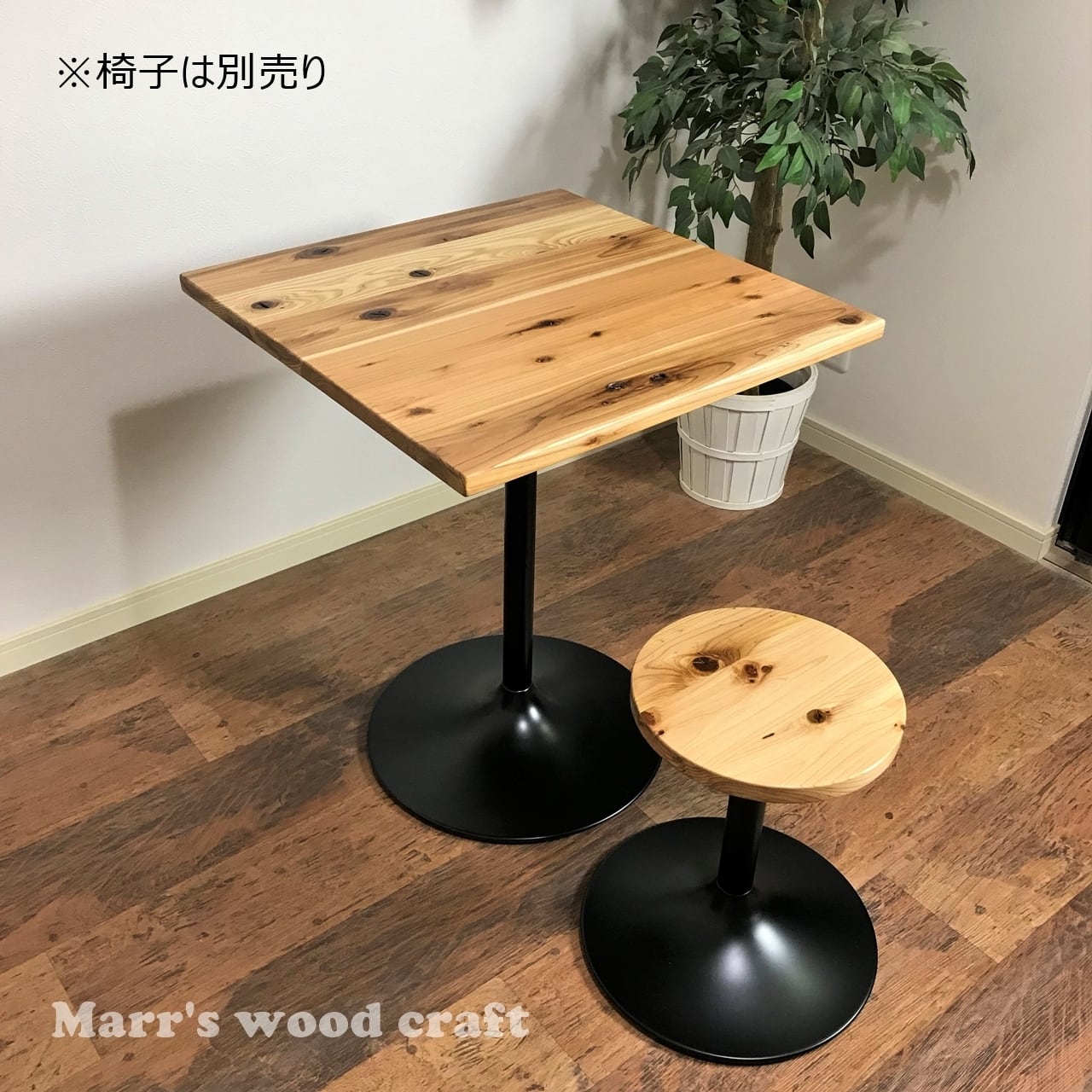国産杉の無垢材カフェテーブル 60x60cm ウレタンクリアー塗装 アイアン