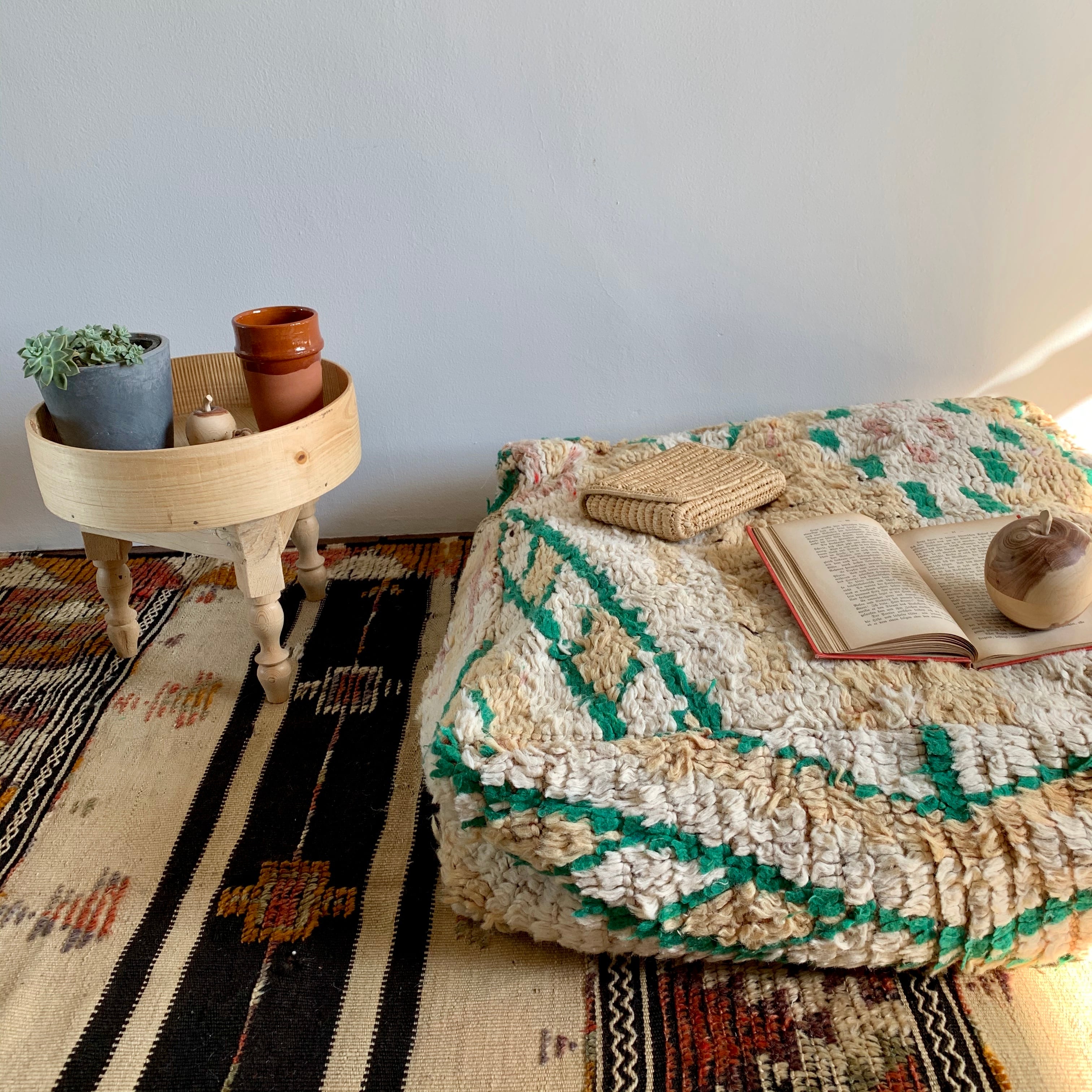 オールドラグをリメイクしたプフ | モロッコの暮らしと手しごと