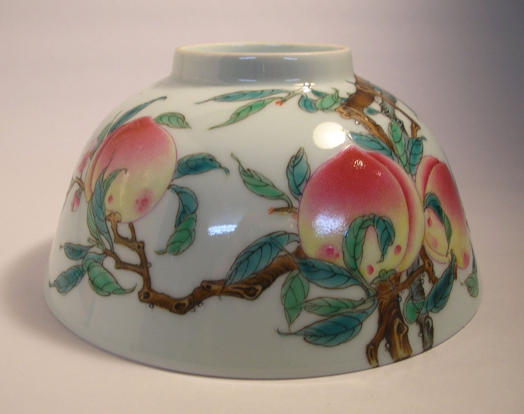 粉彩五蝙蝠寿桃碗（中国） | 東洋古陶磁 久