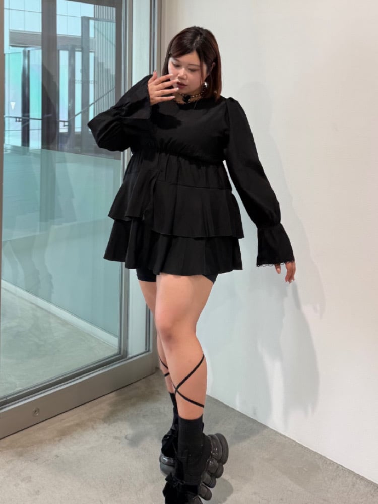 pium フロントホックティアードミニワンピース ブラック フロント