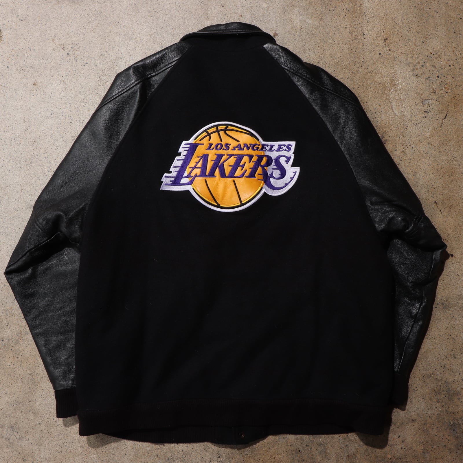 希少 レイカーズ 2XL NIKE 刺繍 スタジャン レザージャケット ナイキ