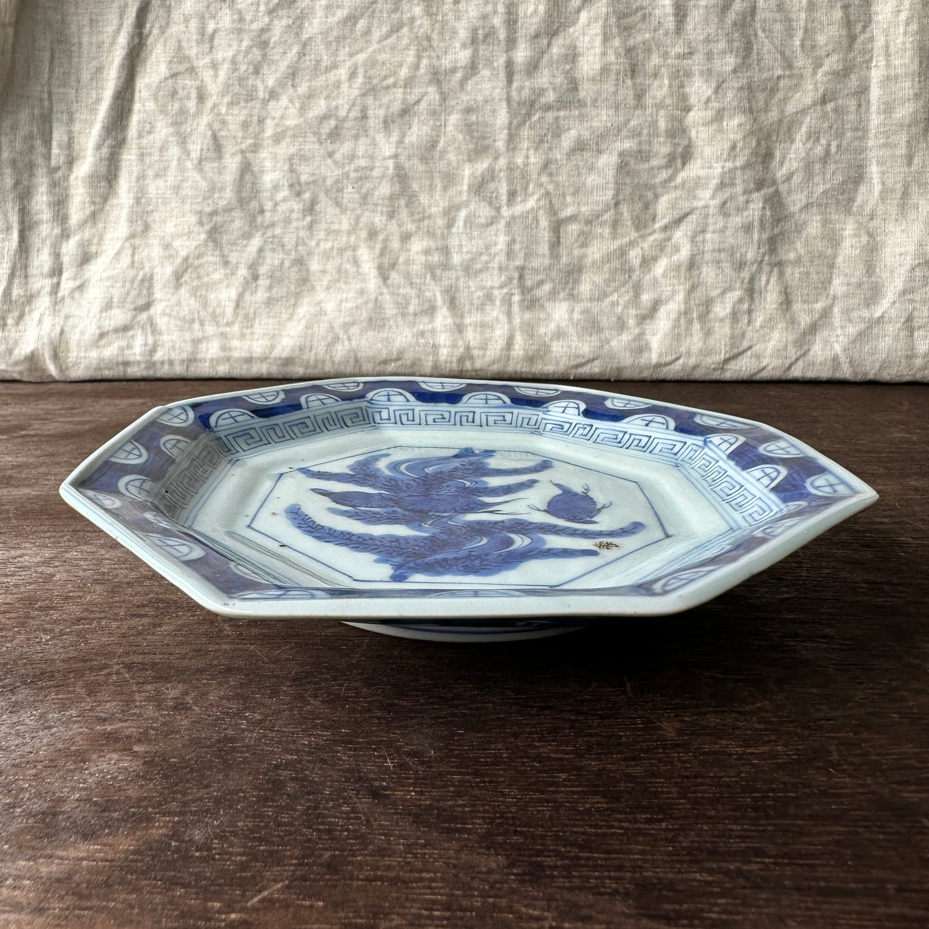 縁起のいい八角形の染付皿 (B) | むかしのうつわ 迦史庵