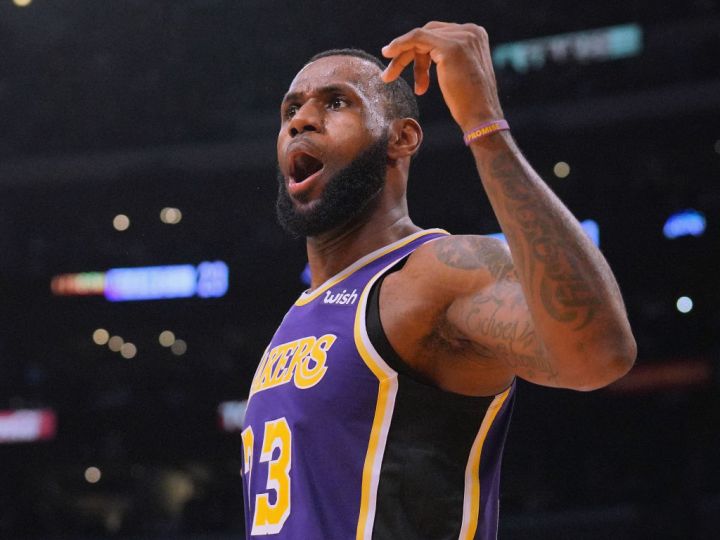 レイカーズ4連勝、42得点のレブロン・ジェームズは自分のことは語らず