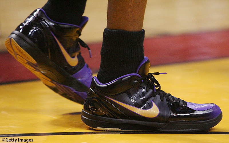 NBAのスーパースター、コービー・ブライアントとともにバスケの概念を