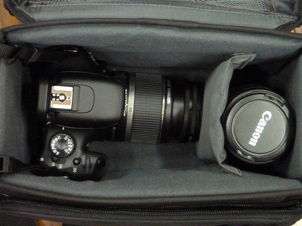 カメラバッグへの収納方法。』 CANON EOS Kiss X4 ダブルズームキット
