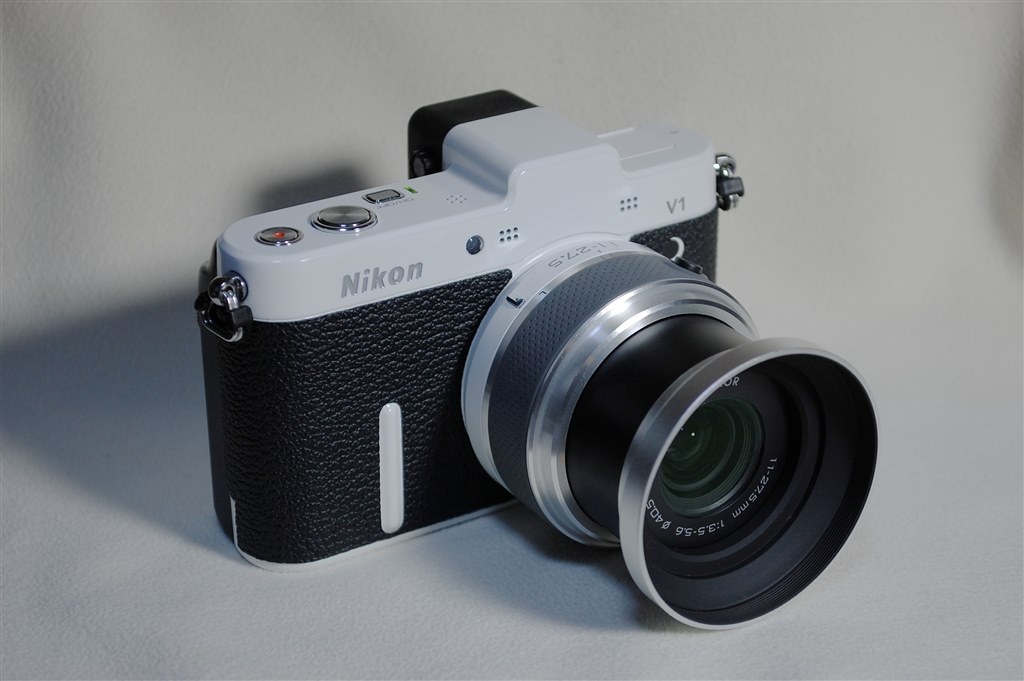 レンズフード』 ニコン 1 NIKKOR 11-27.5mm f/3.5-5.6 [ホワイト] の