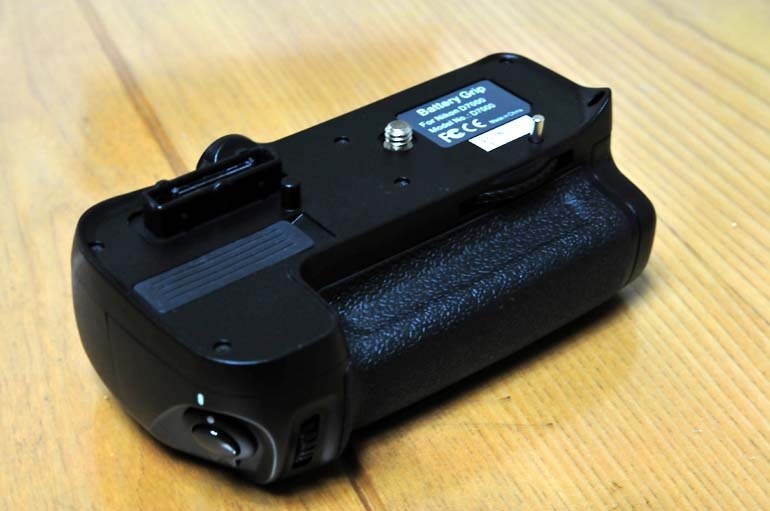 D7000用の非純正バッテリーグリップ NIKD7000』 ニコン D7000