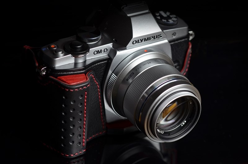 OM-D EM-5 グリップ付き本革ケース』 オリンパス OLYMPUS OM-D E-M5