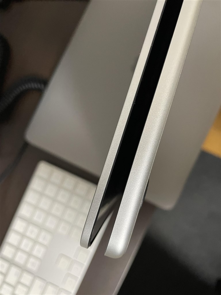 画面開閉の緩さについて』 Apple MacBook Air 13.6インチ Liquid