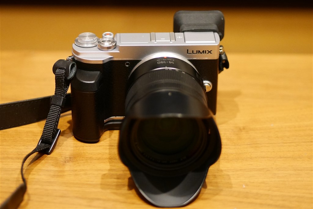 シルバーボディ+ハンドグリップ+アイカップ』 パナソニック LUMIX DC