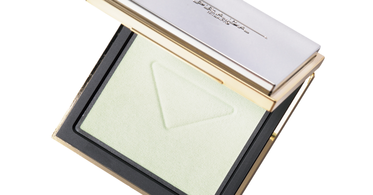 プラダ新作】パウダーなのにグリーン！？崩れ知らずのふんわりシルク肌