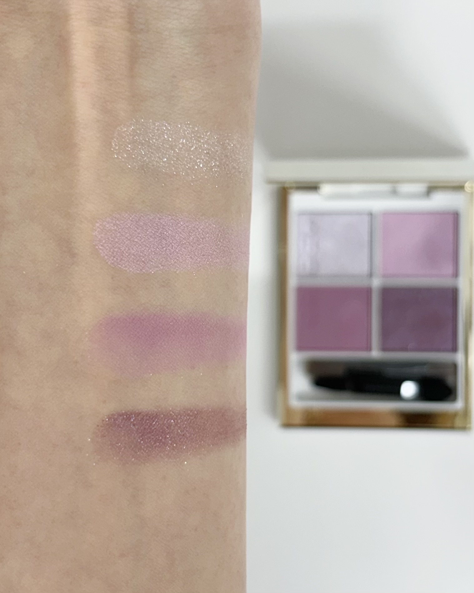 2025クリスマスコフレ】どっちも可愛すぎる！SUQQUの2セットを塗り比べ