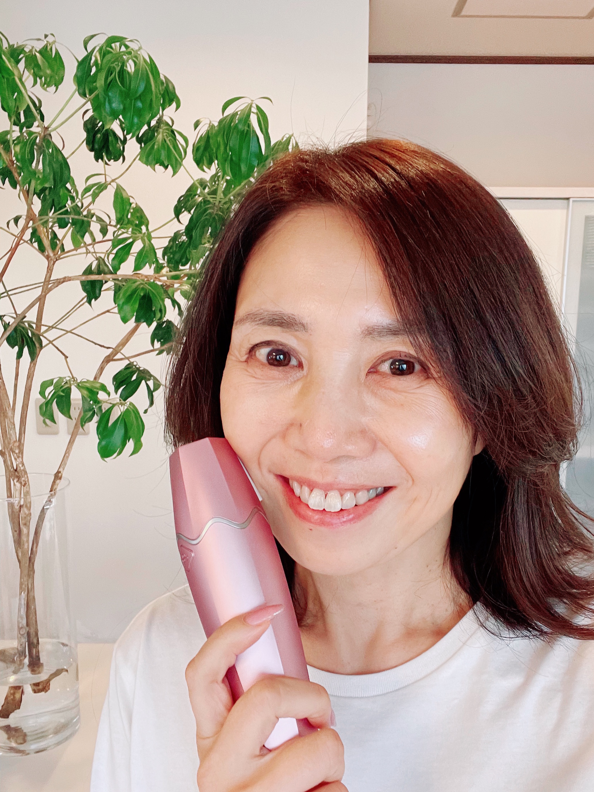 美魔女ファイナリスト】ピンクがかわいい！プラズマ美容でおうちで