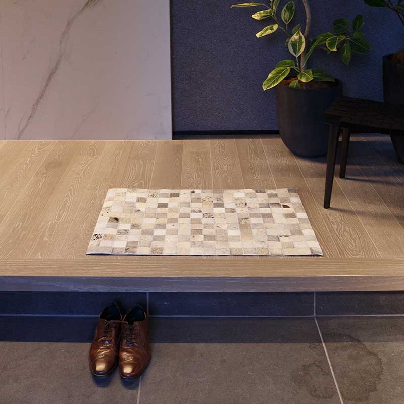 上質カウレザー] パッチワークのカウハイドラグ グレー マット