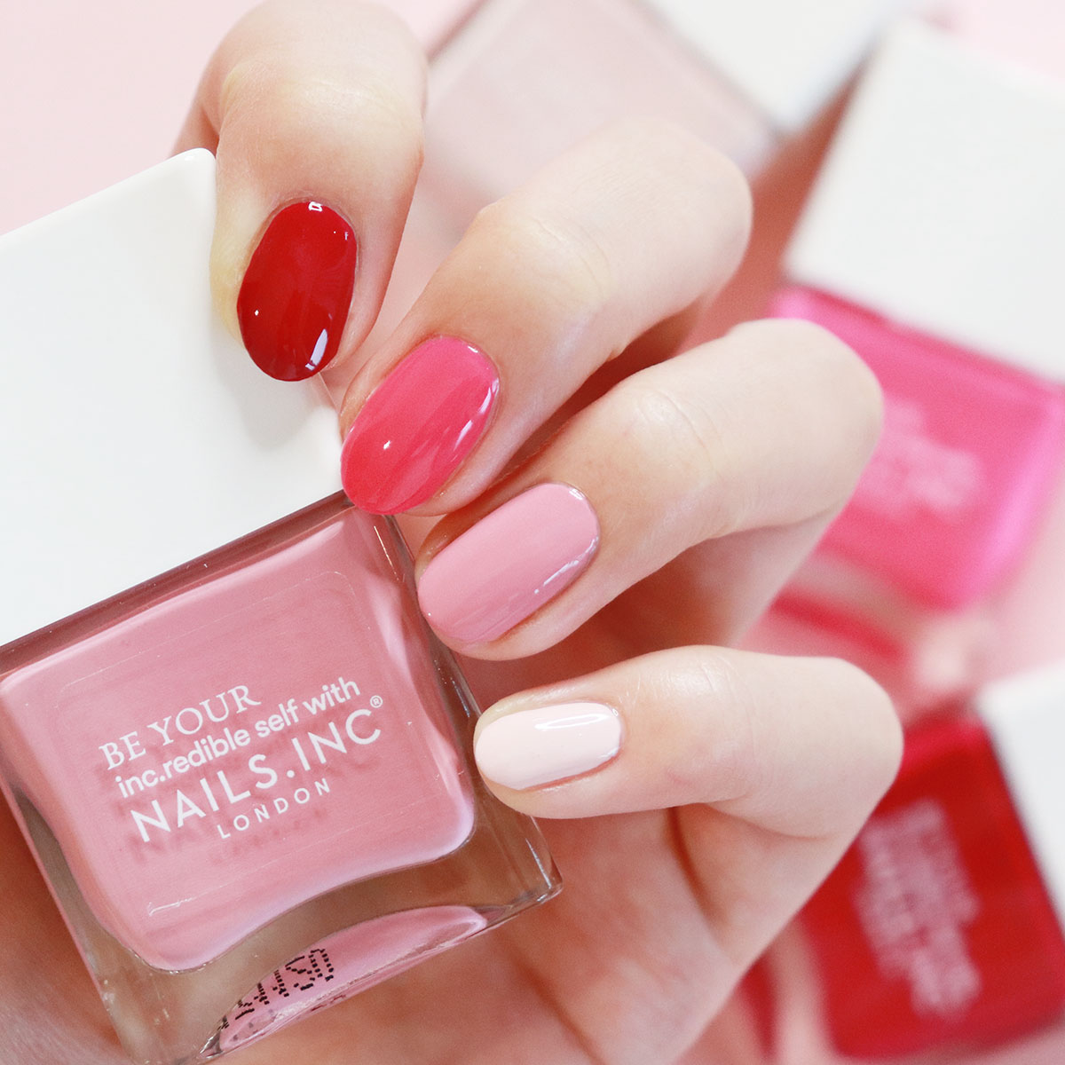 NAILS INCオンクラウドワイン、4色ときめくピンクで指先を彩る