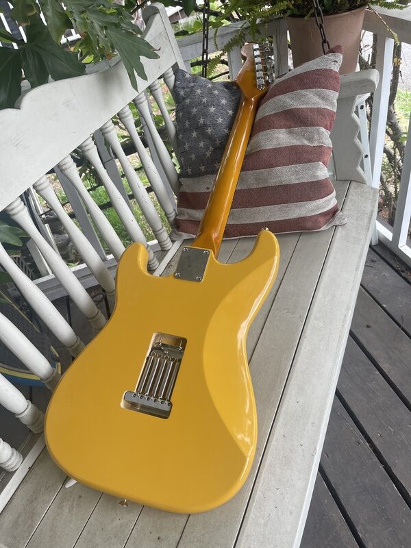 マスタードイエローのストラト納品 | Belial Guitar&Repair