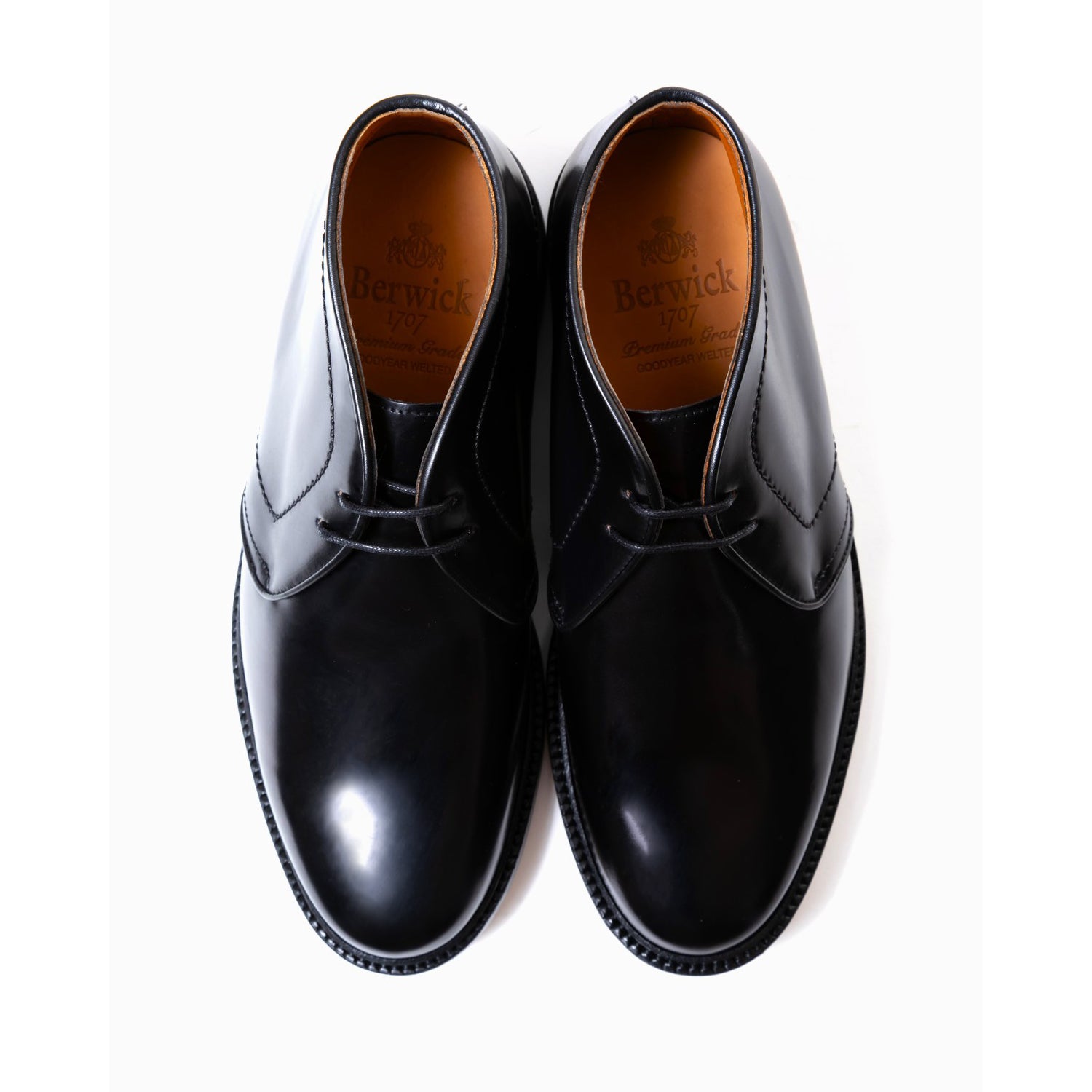 Berwick1707 | チャッカーブーツ コードバン | 370RDJRBK – バー