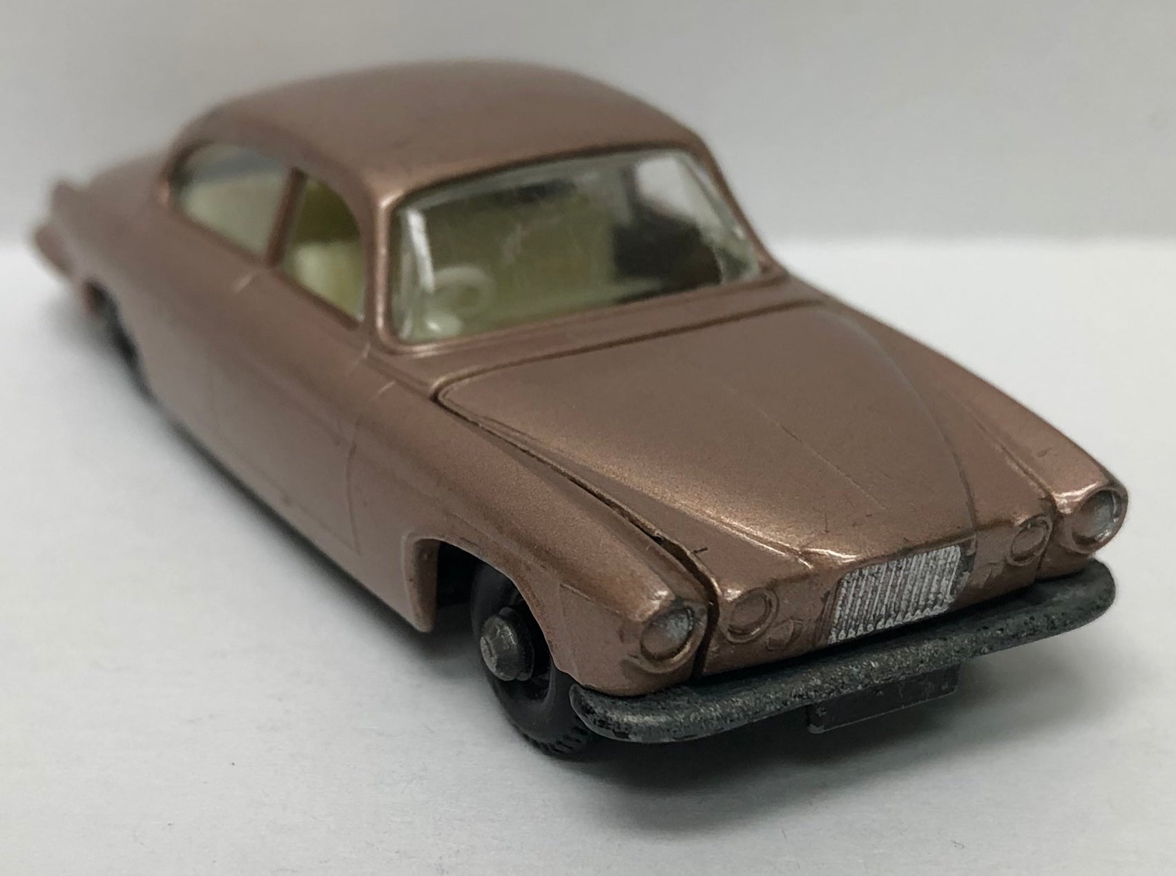 Lesney Matchbox Regular Wheels #28 Jaguar Mk. 10 – Berbly Toys