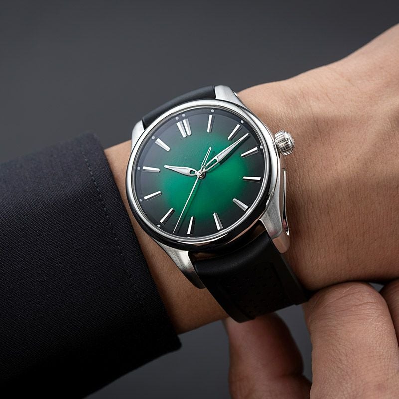 H.Moser ＆ Cie. PIONEER CENTRE SECONDS COSMIC GREEN H.モーザー