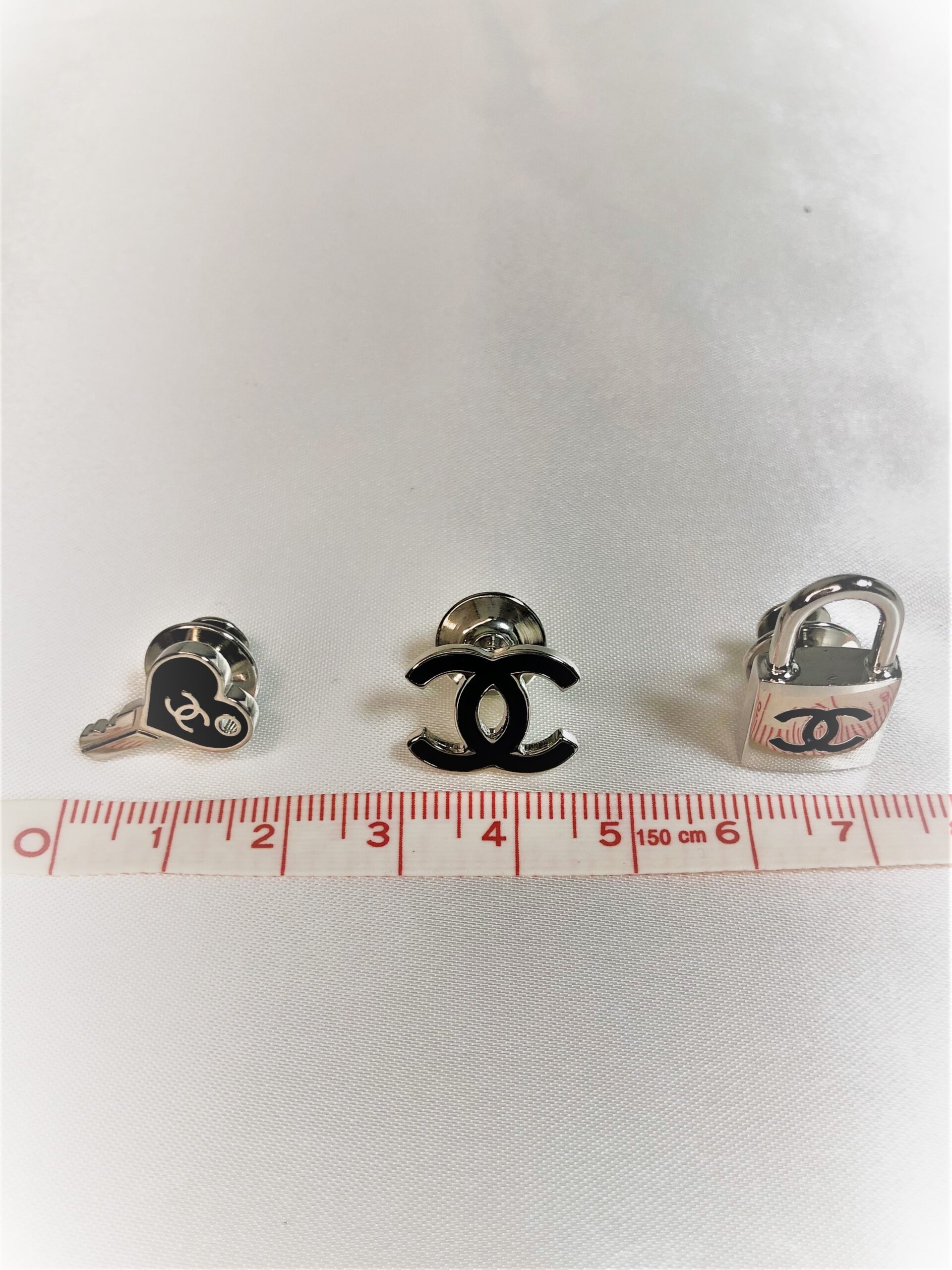 sold-out CHANEL ピンバッチ 3Pセット - Ur