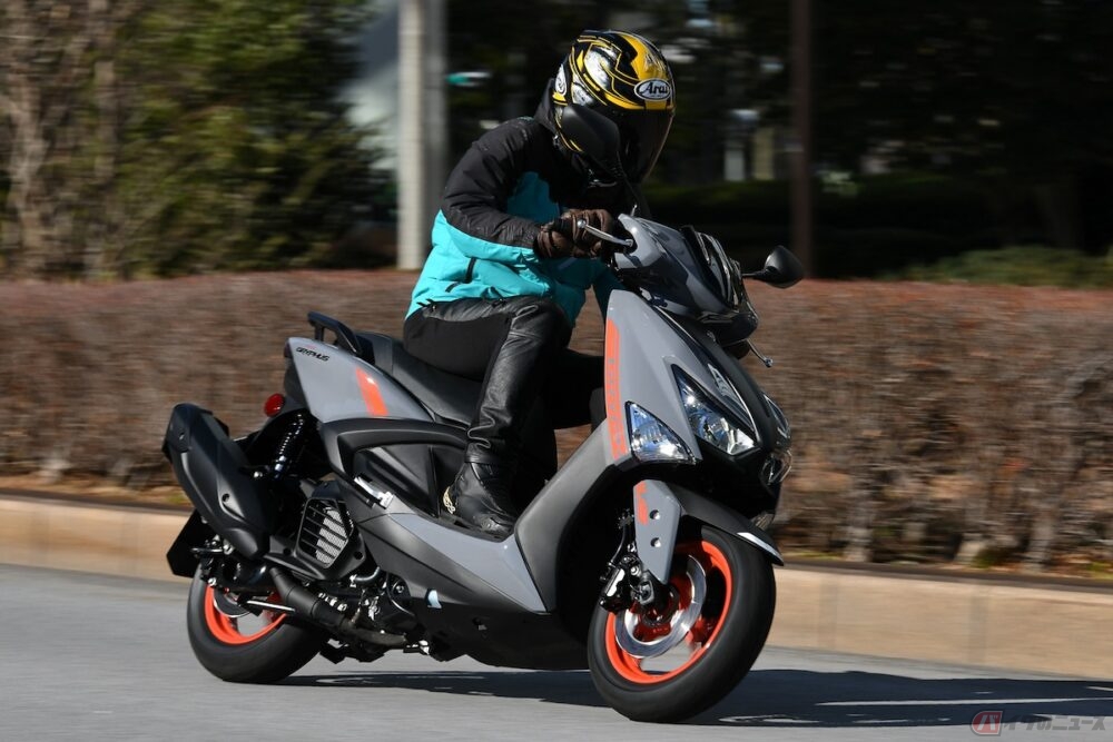 原2HY戦争! 水冷エンジン搭載でシグナスがPCXとの差を詰める