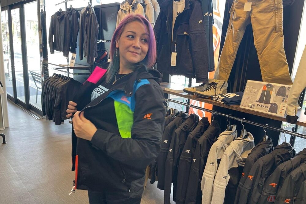 バイクはオシャレにカッコよく乗りたい！クリスさんのHYOD TOKYO店