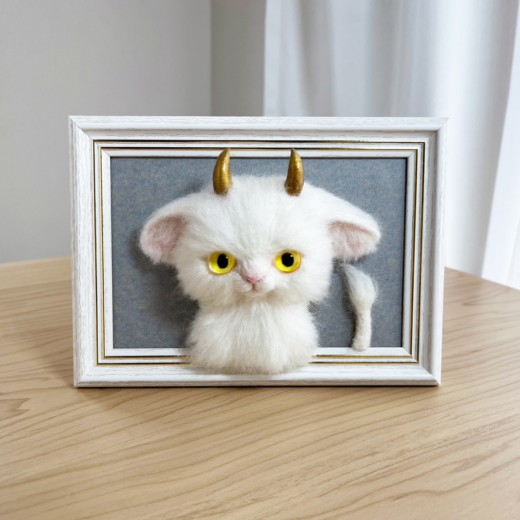 白い子の肖像(羊毛フェルトフレーム作品) - まさたろう - BOOTH
