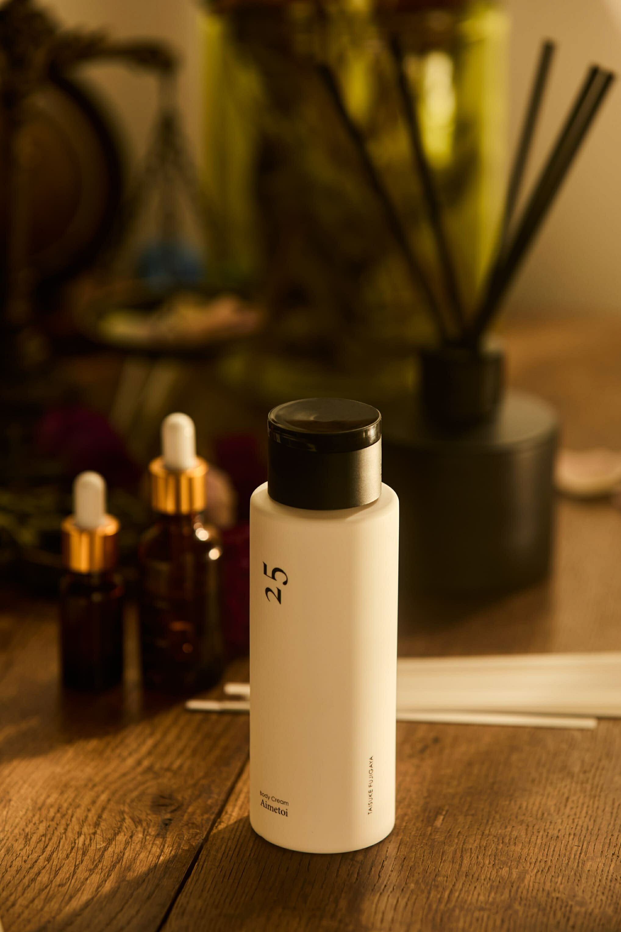 藤ヶ谷太輔プロデュース「Aimetoi」新作登場。香りを楽しむムービー