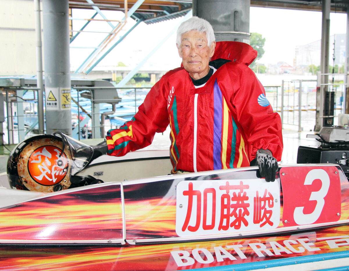 81歳の加藤峻二さんが5年ぶり雄姿 戸田新ボートデザインお披露目
