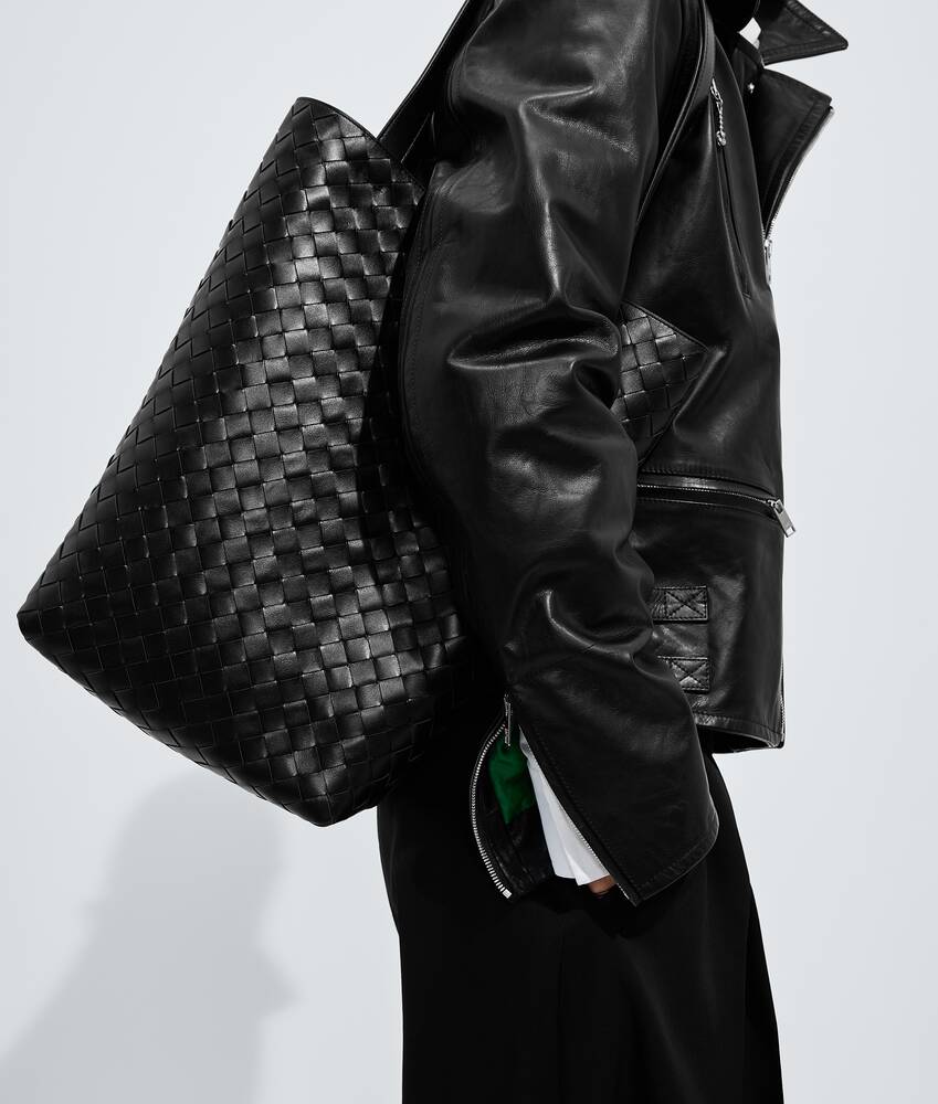 スモール イントレチャート トートバッグ で ブラック | ボッテガ