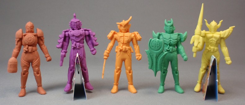 小ネタ/「仮面ライダー鎧武」ソフビヒーロー&消しゴム超フィギュア