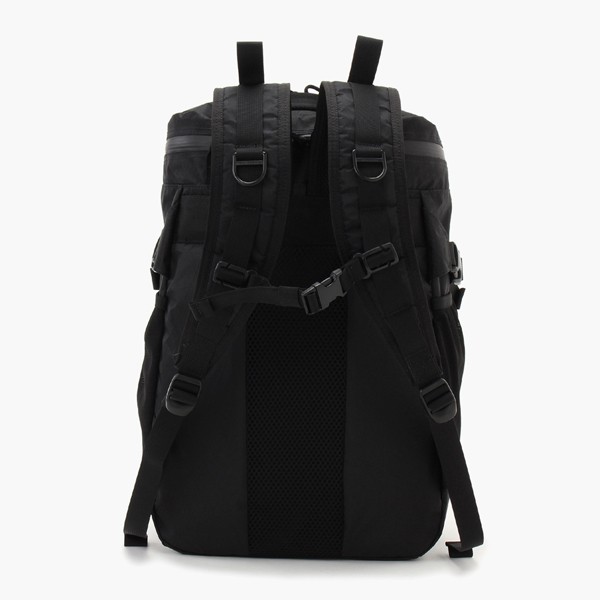 BRIEFINGが今旬の高機能素材X-PACを使用してアクティブなリュックを