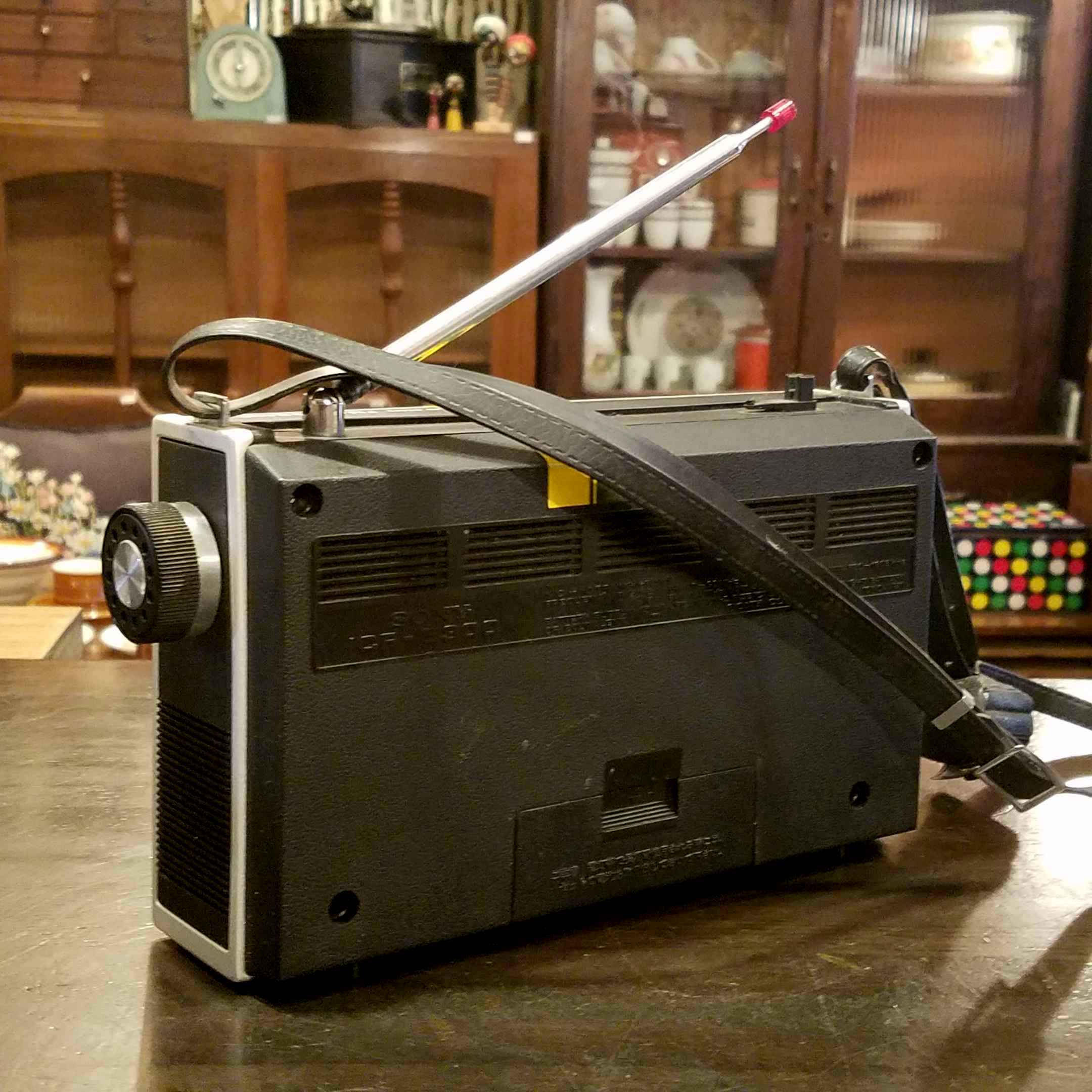 昭和レトロなポータブルラジオ・SONY/ソニー ICF-5300 ”THE 11 SELF