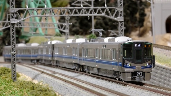 JR 521系 3次車(TOMIX)と2次車(KATO) - ビスタ模型鉄道（エヌゲージ